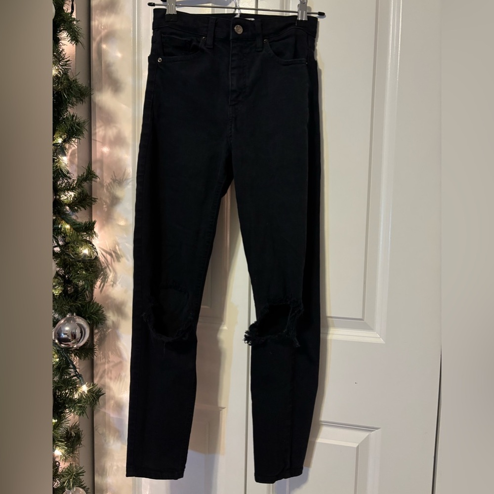 Woman’s Topshop Jamie black distressed skinny jean